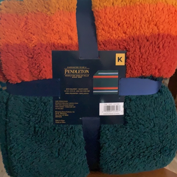 NWT Pendleton King size Sherpa blanket - Picture 5 of 7